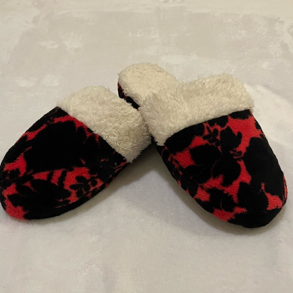 Vera Bradley Slippers - Picture 1 of 5